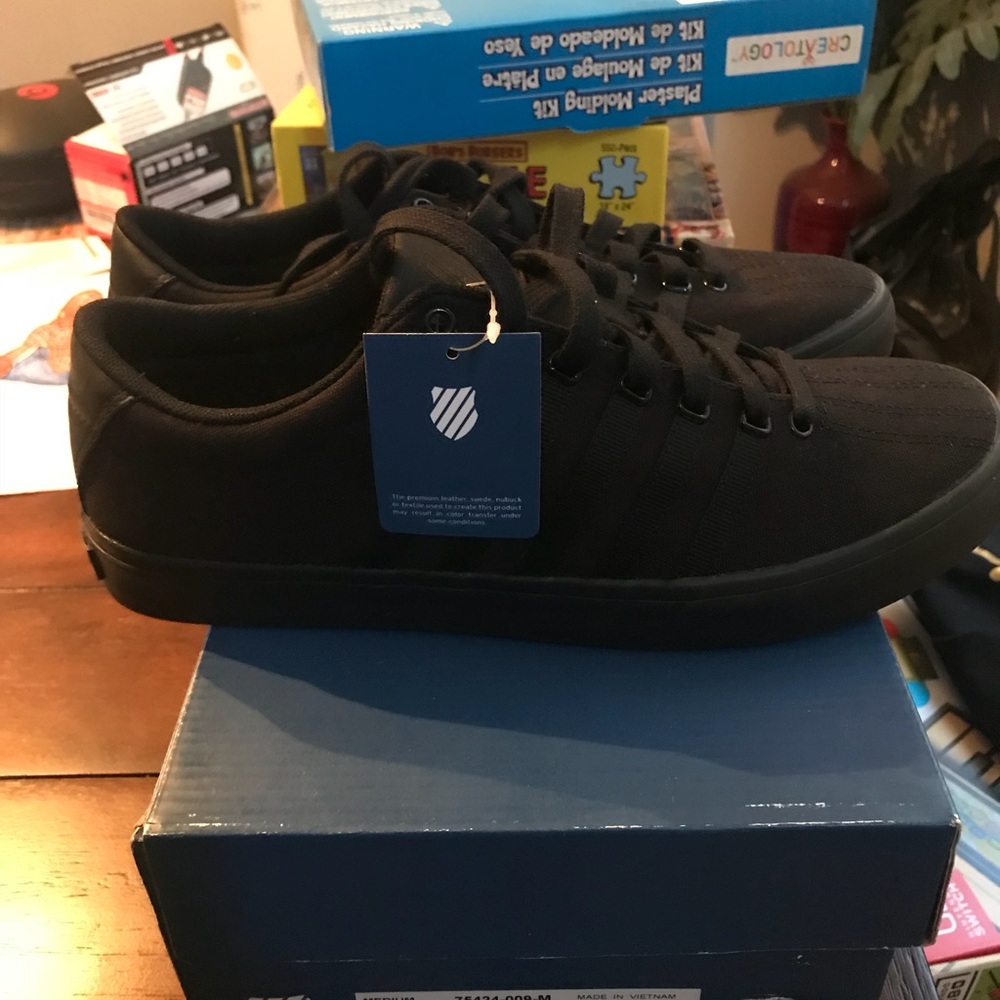 Brand new men K•SWISS men shoes 9 1/2
